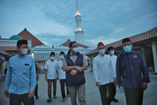 Salat Subuh di Masjid...