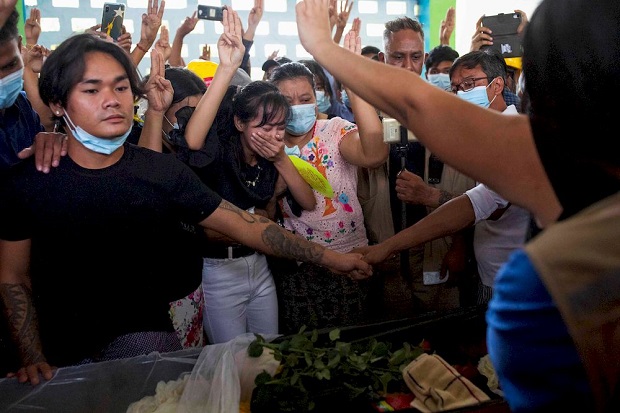 Demonstran Myanmar Mengamuk...