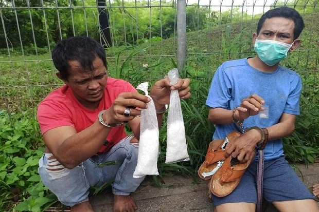 Nekat Selundupkan 1...