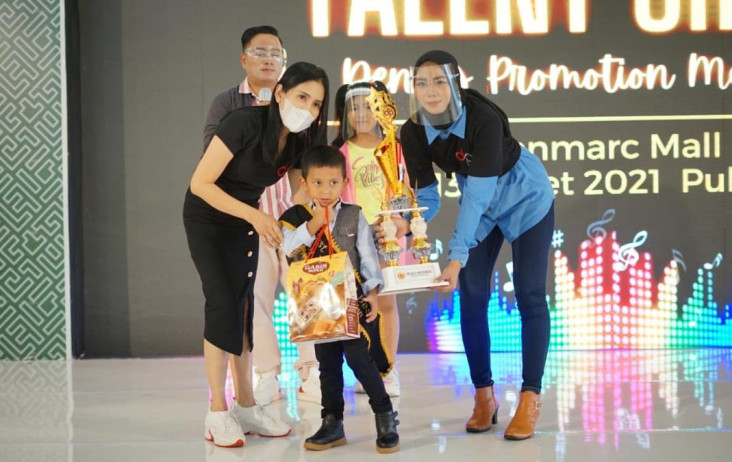 Model Cilik Husein Latuconsina...