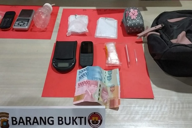 Ikut Suami Jual Sabu,...