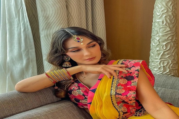 Luna Maya Posting Foto...