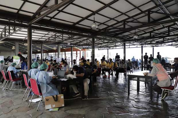 Vaksinasi Kedua, Sandy...