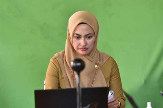 Indah Putri Indriani...