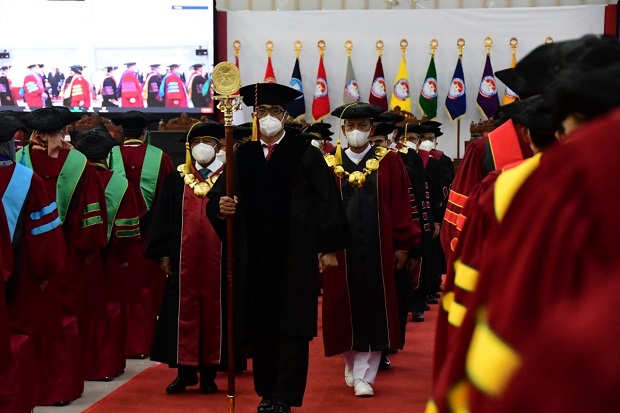 Unhan Gelar Wisuda Bagi...