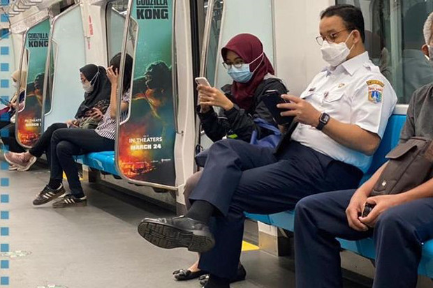 Berangkat Kerja Naik...