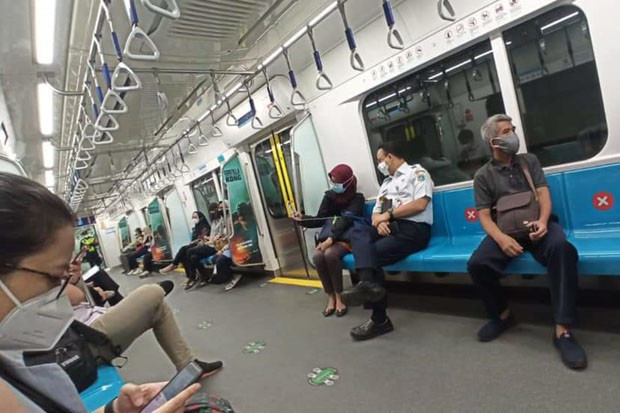 Berangkat Kerja Naik...