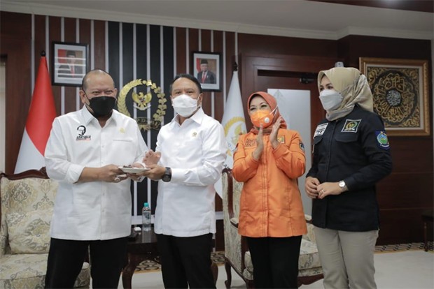 Menpora Amali : Hambalang...