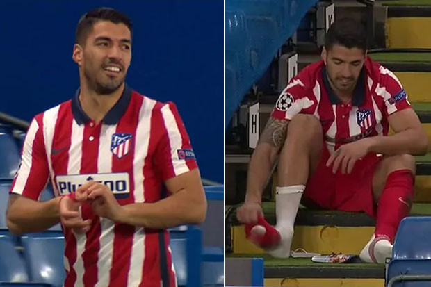Senyum Ironis Luis Suarez...
