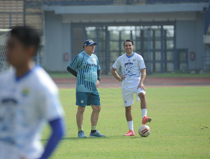 Ezra Walian Beberkan...