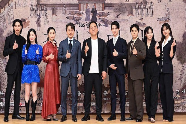 Beda Dengan Kingdom,...