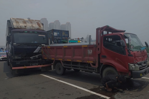 Tabrakan Beruntun di...