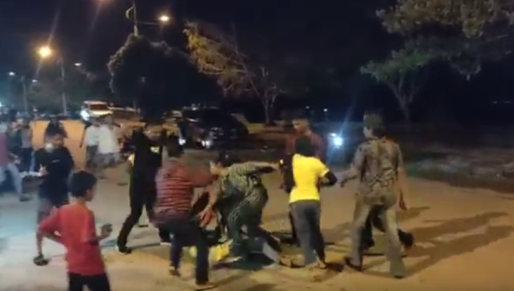 Baubau Gempar, 2 Wanita...