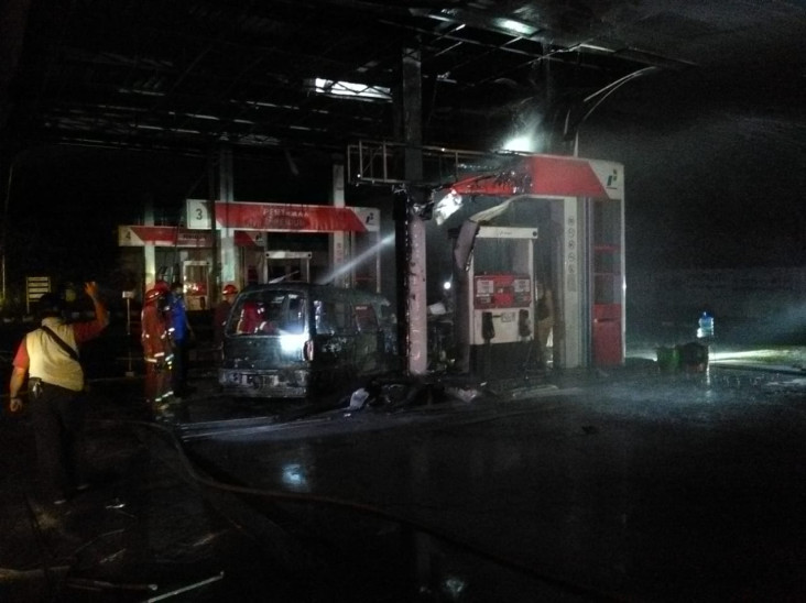 Kebakaran Hebat Menghanguskan...
