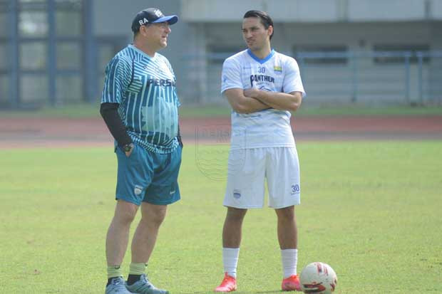 Robert Puji Sikap Profesional...