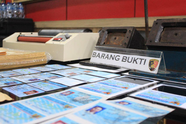 Setahun Bikin 225 e-KTP...