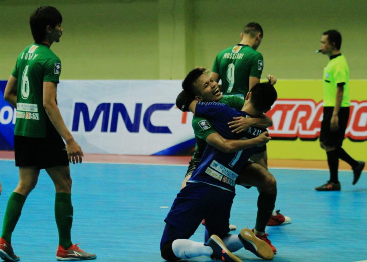 Menang Tipis, Bintang...