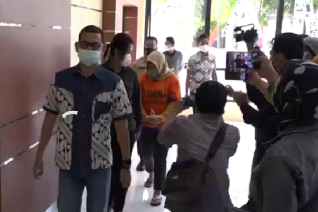 Bunda S Sediakan Wanita-wanita...