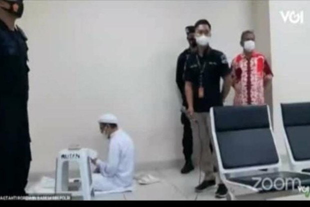 Aksi Sujud Habib Rizieq...