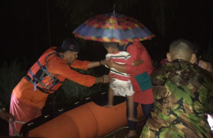 Banjir Landa Padang...