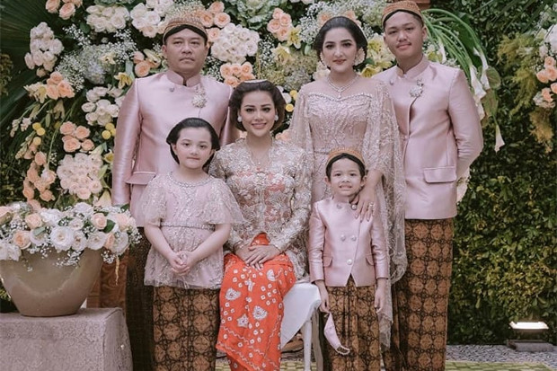 Mewah dan Banyak Detail,...