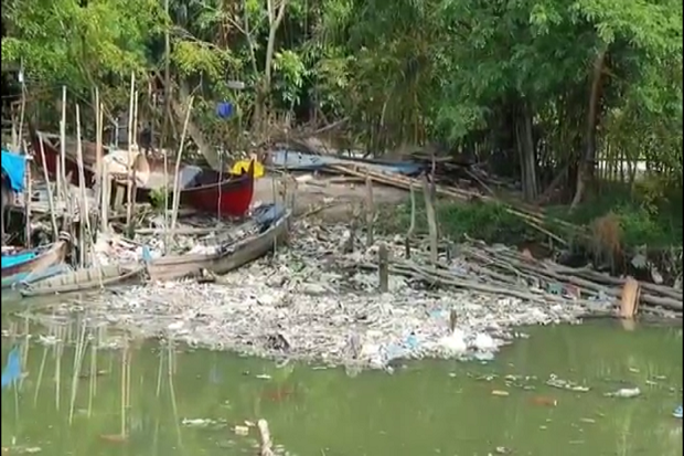 Lagi, Sampah di Sungai...