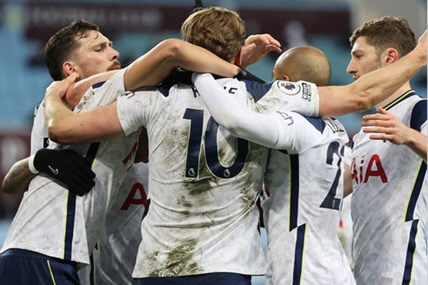 Kane Girang Tottenham...