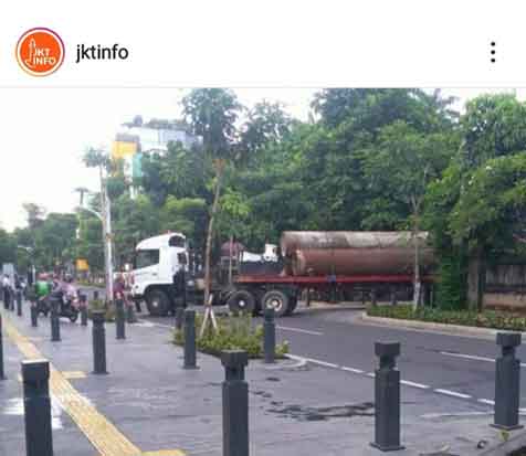 Akibat Truk Mogok, Lalu...