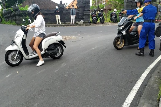 Duh! 5 Bule Didenda...