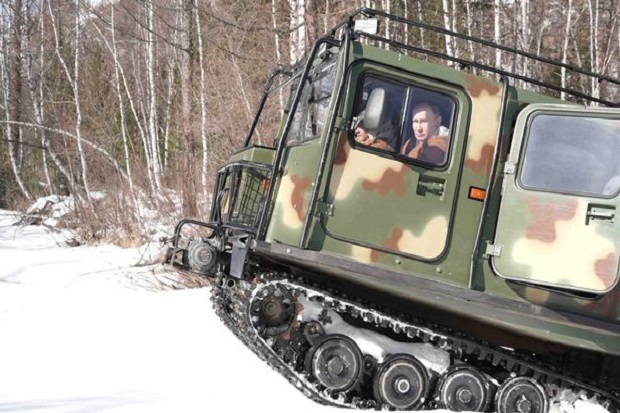Putin Kendarai Tank...