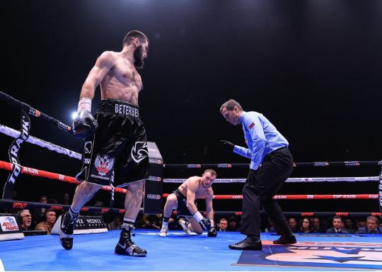 Monster KO Artur Beterbiev...