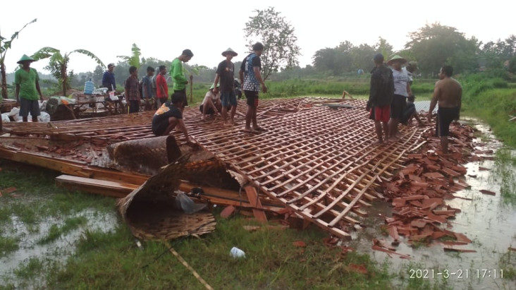 Puting Beliung Hajar...