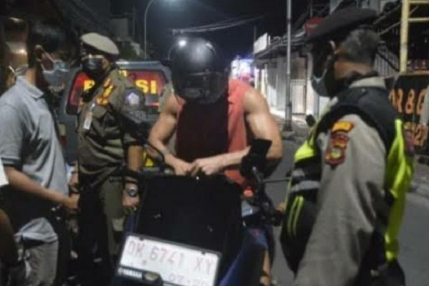 Bandel, 38 Bule di Bali...