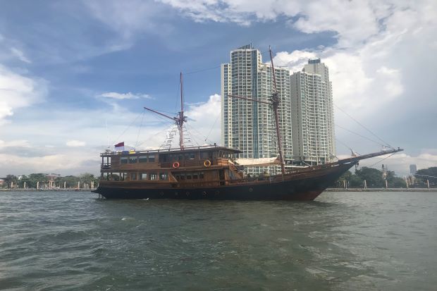 Sensasi Wisata Bahari...