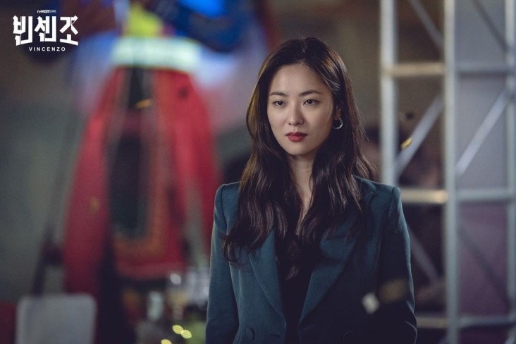 11 Outfit Jeon Yeo-Bin...