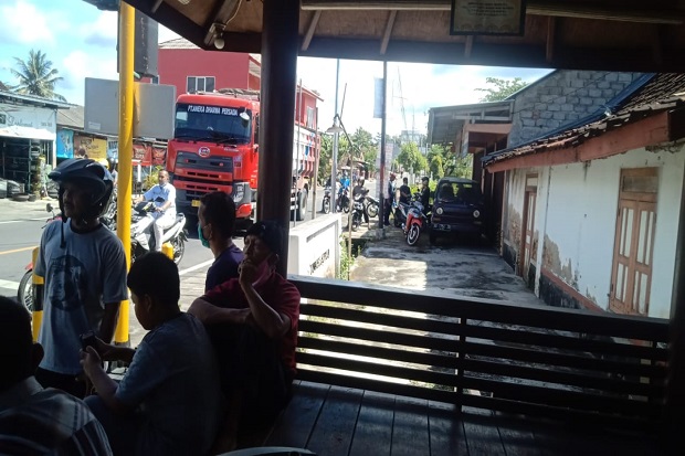 Nyaris Bentrok, Warga...