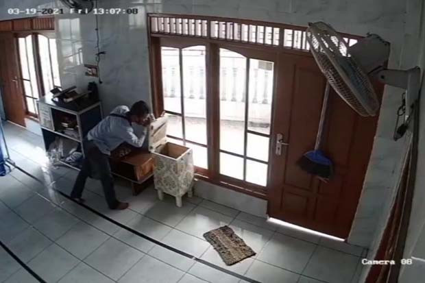 Viral, Seorang Pria...