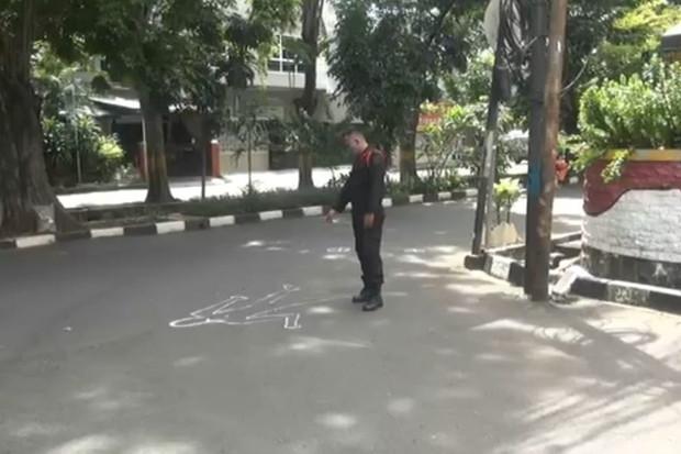 Polisi Kantongi Identitas...