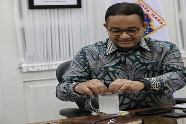 Sambil Memeras Jeruk...