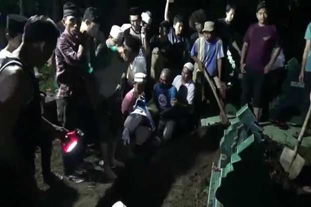 Tangis Pecah Saat Bayi...