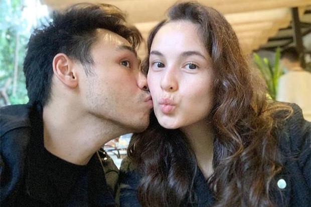 Cium Pipi, Chelsea Islan...