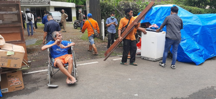 Keluarga Pendiri Diusir...