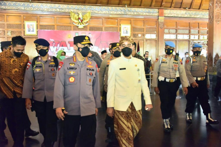 Bersama Gibran, Kapolri...