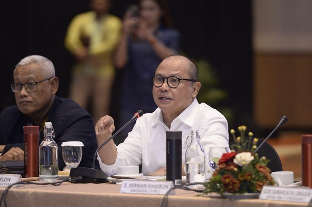 Legislator Golkar Minta...