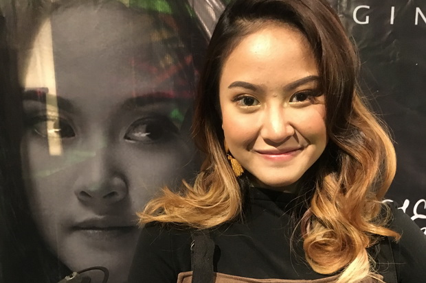 Diperas, Artis Gabriella...