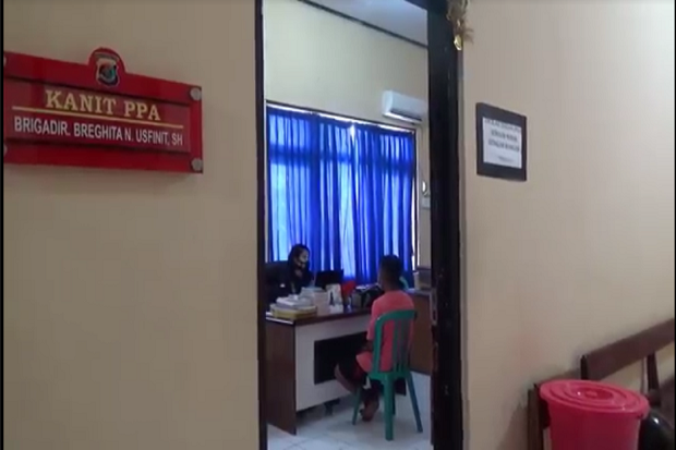 Kupang Gempar, Seorang...
