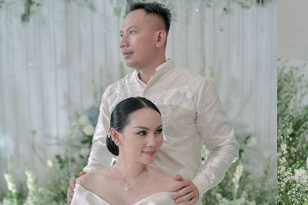 Vicky Prasetyo Dilabrak...