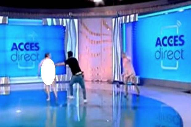 Penyiar TV Ini Diserang...