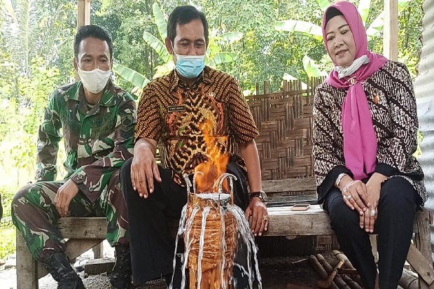 Air Asin Gemparkan Karanganyar,...