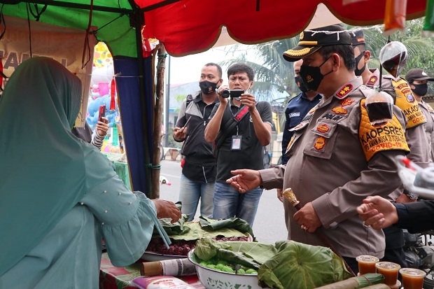Hadiri Pesta Tapai di...
